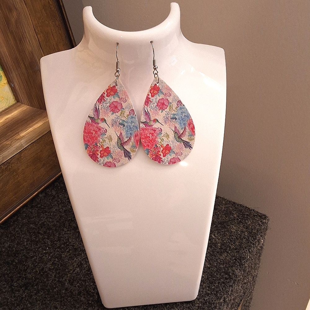 💥SALE💥NEW Humming Bird Floral Dangle Earrings